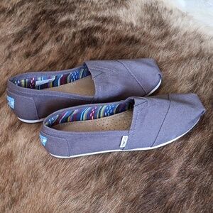 TOMS Women's Classic Ash grey canvas slip on shoes